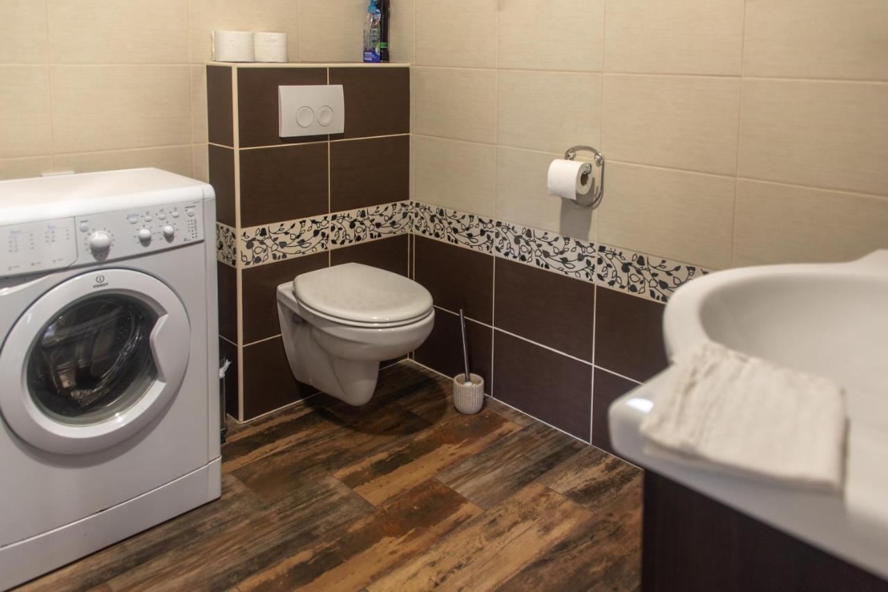 Hauptman Apartman นักยาทาด ภายนอก รูปภาพ