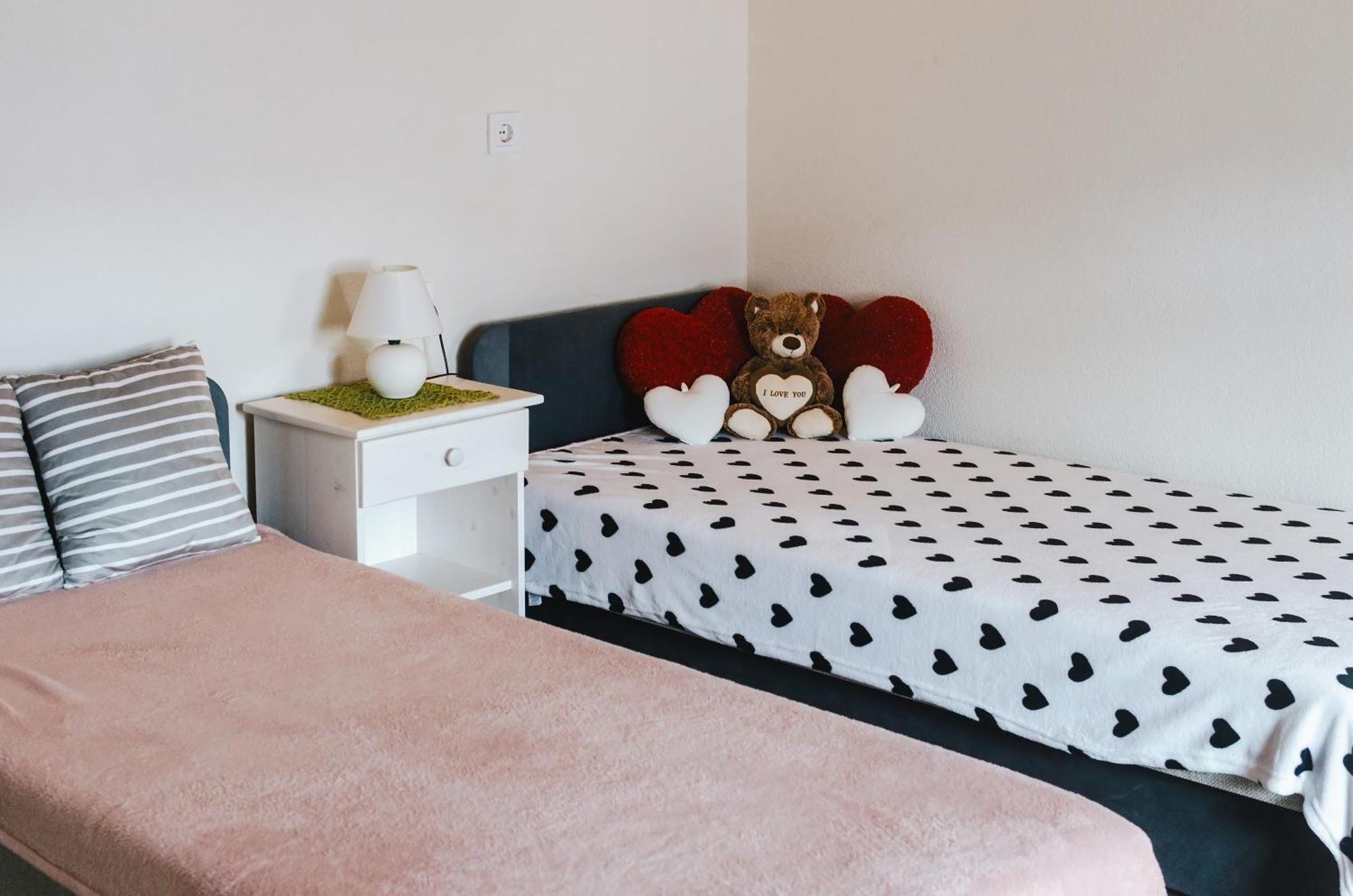 Hauptman Apartman นักยาทาด ภายนอก รูปภาพ