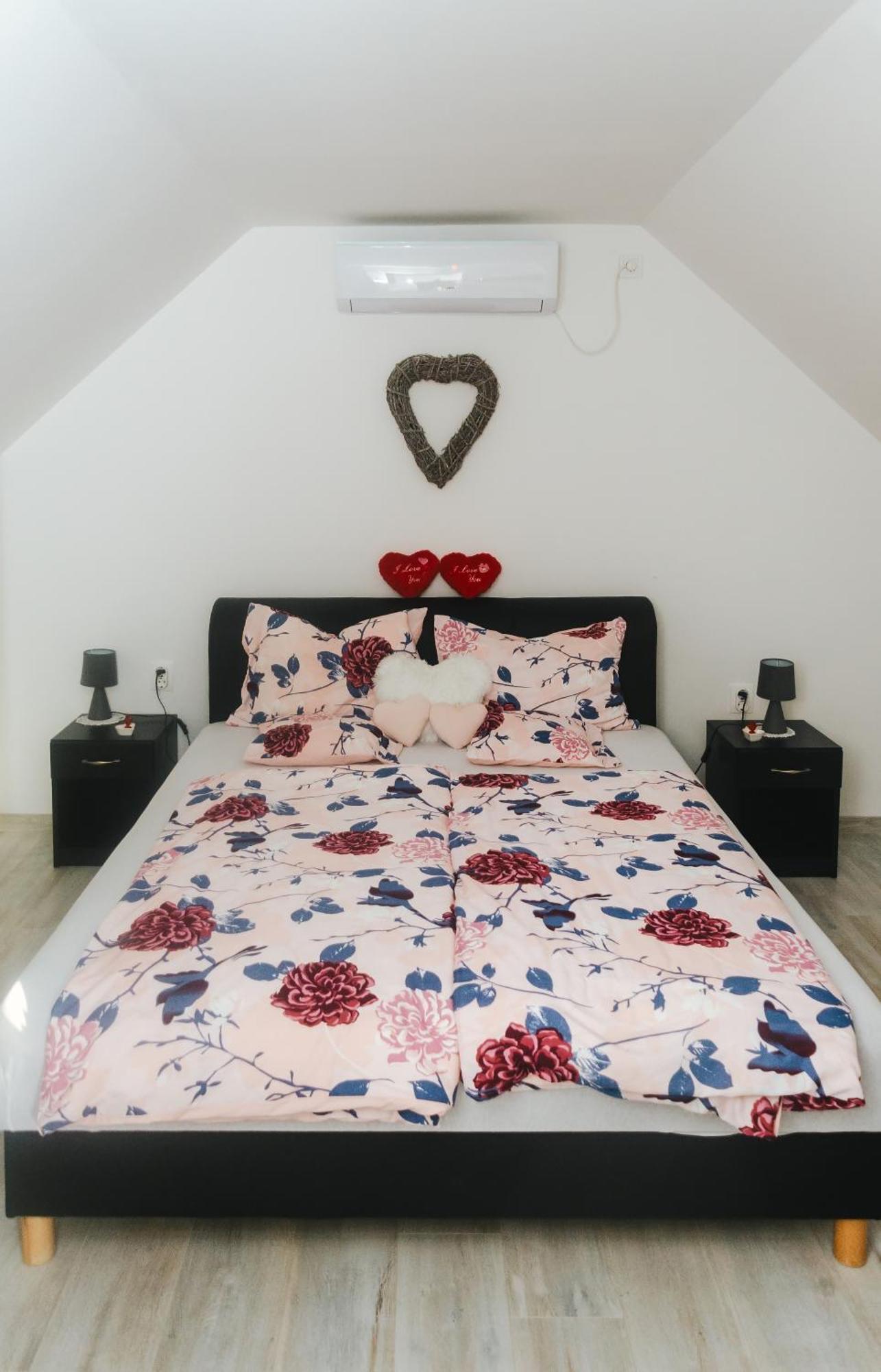 Hauptman Apartman นักยาทาด ภายนอก รูปภาพ